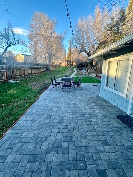 Building Photo - 915 University Ter