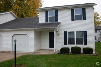 Building Photo - Recently Renovated 3-Bedoom Duplex for Ren...