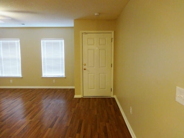 Building Photo - 1201 Catbird Ct