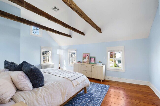 Building Photo - Historic Mendham Home