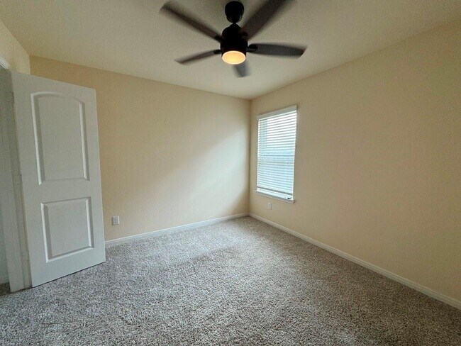 Building Photo - 5115 Leaning Tree