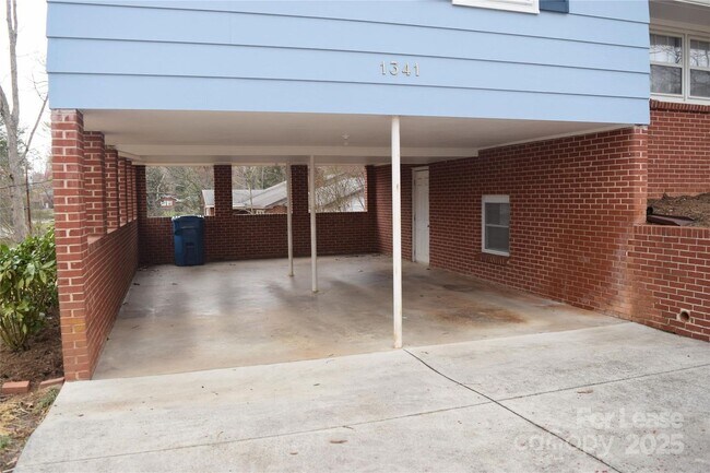 Building Photo - Available July 1st! $1950.00/month