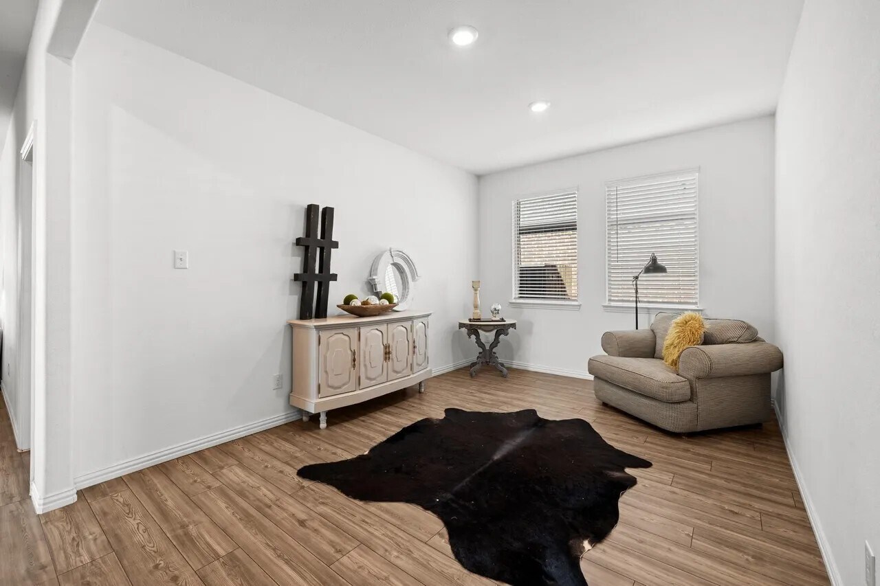 Building Photo - 7101 Crepe Myrtle Ave