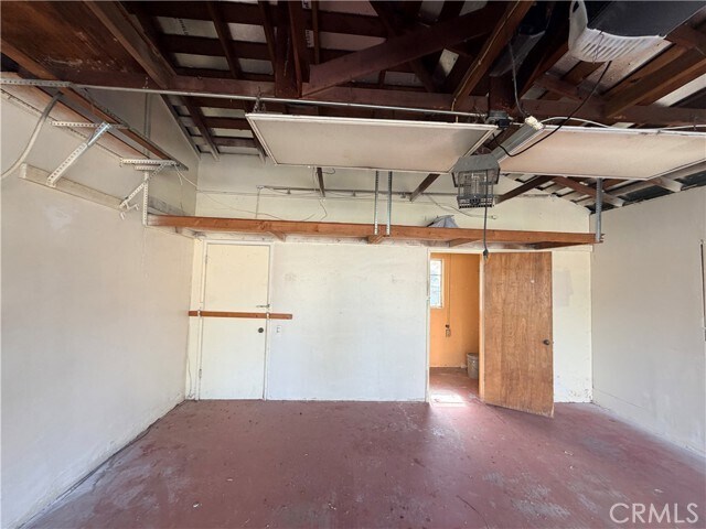 Building Photo - 323 E Holly St