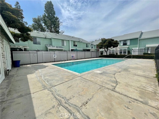 Building Photo - 5640 Riverside Dr