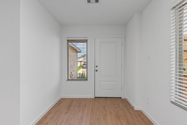 Building Photo - 1525 San Sebastien Dr