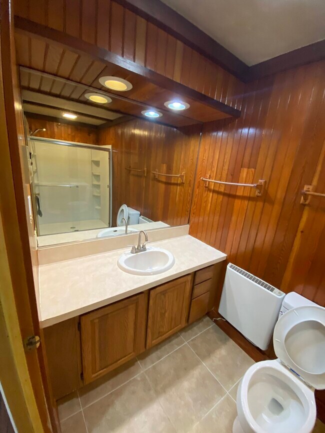 Building Photo - Chestnut Grove Village 17, 18, 19