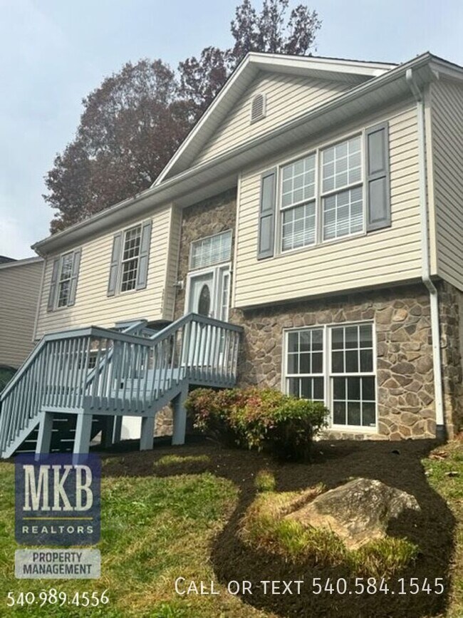 Building Photo - 2810 King St NE