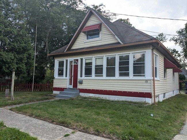 Building Photo - 15 Locust Ave