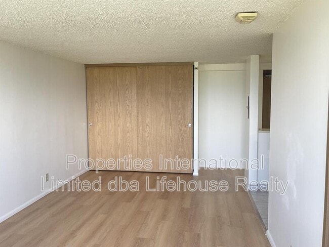 Building Photo - 1060 Kamehameha Hwy