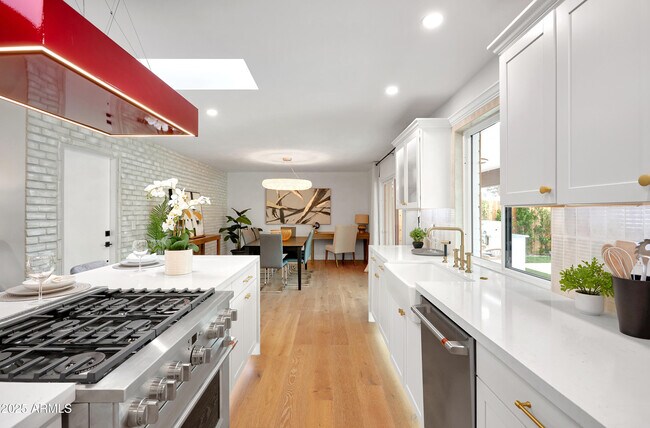 Building Photo - 7320 E Latham St