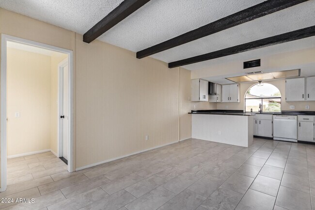 Building Photo - 3917 W Juniper Ave