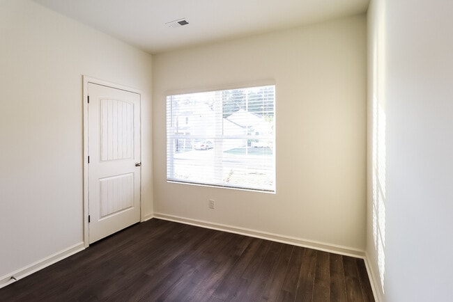 Building Photo - 5599 Timber Leaf Lp