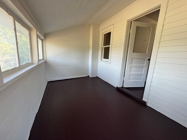 Building Photo - 114-116 Depew St