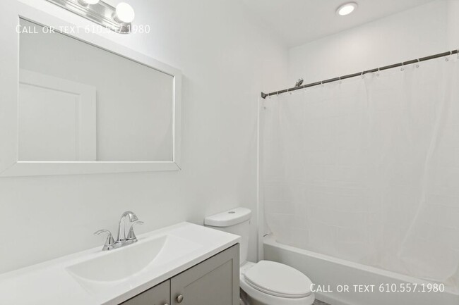 Building Photo - Newly Renovated 2 Bedroom Available for Re...