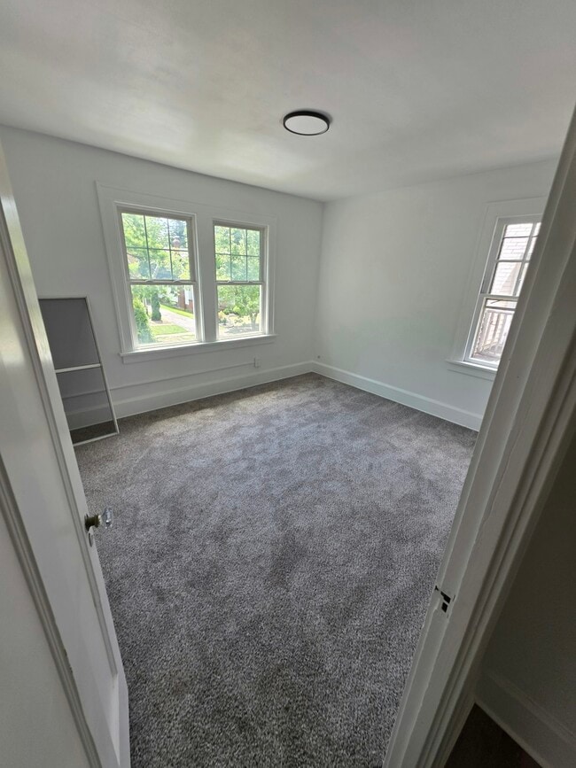Building Photo - 3953 Elmwood Rd