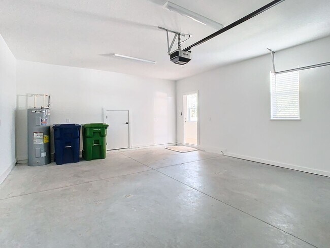 Building Photo - Brand New Constructed Townhouse in South Tampa - Available October 2024