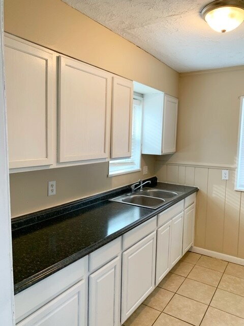 Building Photo - EAST SIDE 3BR RECENTLY UPDATED!