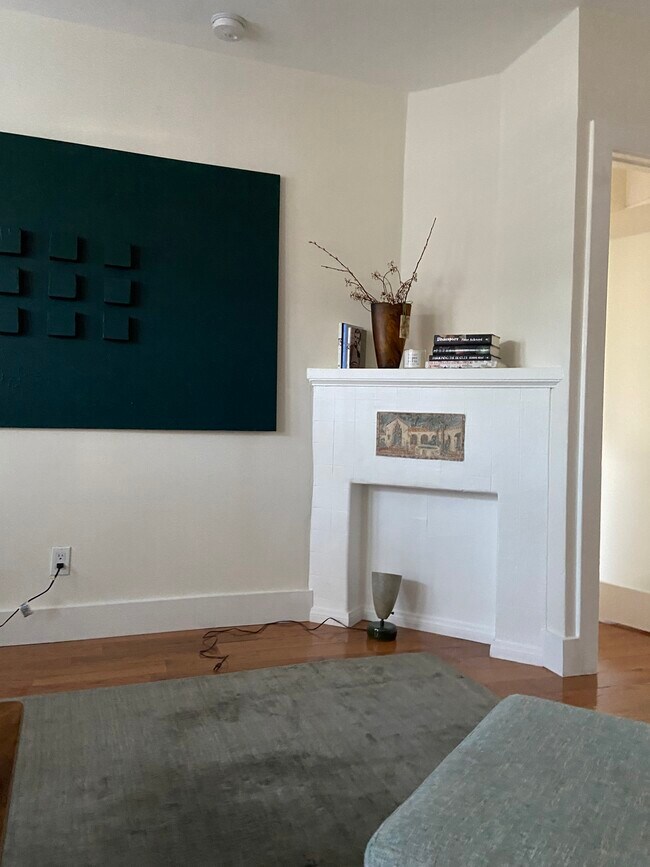 Building Photo - 4920 Hickory St