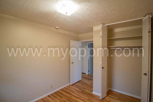 Building Photo - 4 bedroom house with new appliances | 132n...