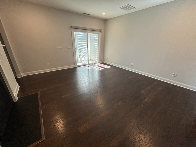 Building Photo - Room in Townhome on Farm Pond Trail