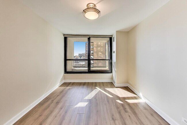 Building Photo - 1030 N State St