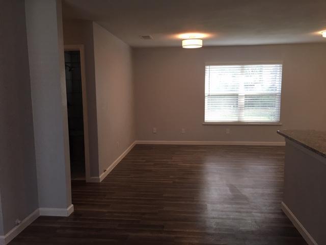 Family Room - 510 W Oak St