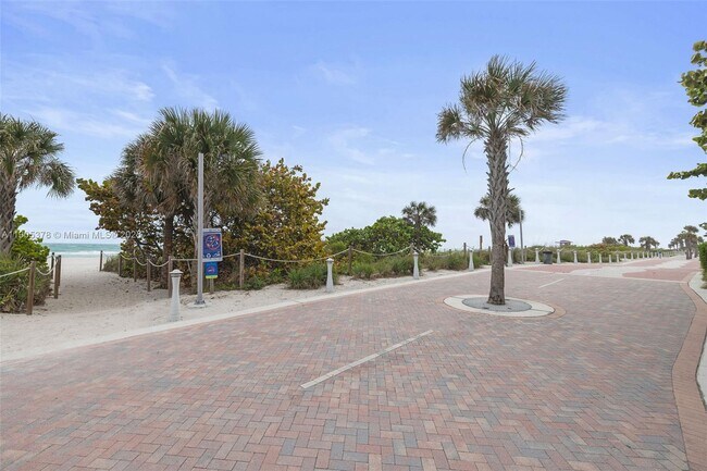 Building Photo - 5055 Collins Ave