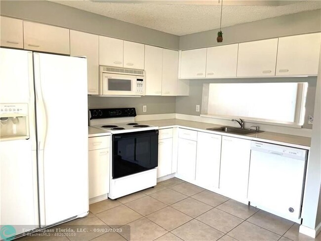 Building Photo - 9866 NW 57th Manor
