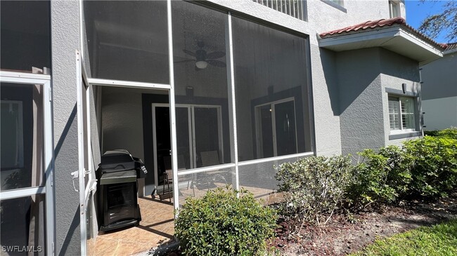 Building Photo - 12111 Santaluz Dr