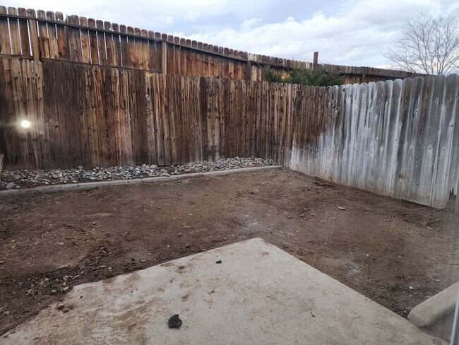Building Photo - 404 Valley Cir