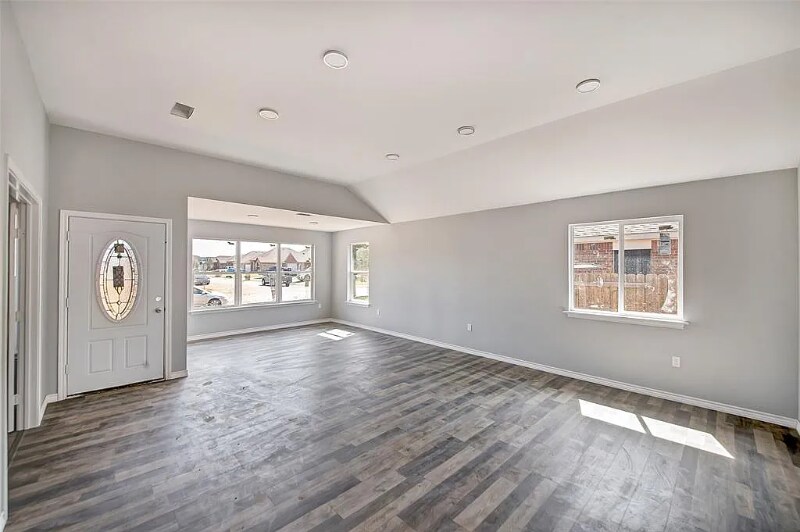 Building Photo - 1100 Primrose Dr