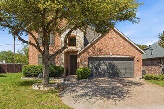 Building Photo - 1902 Bentwood Ct