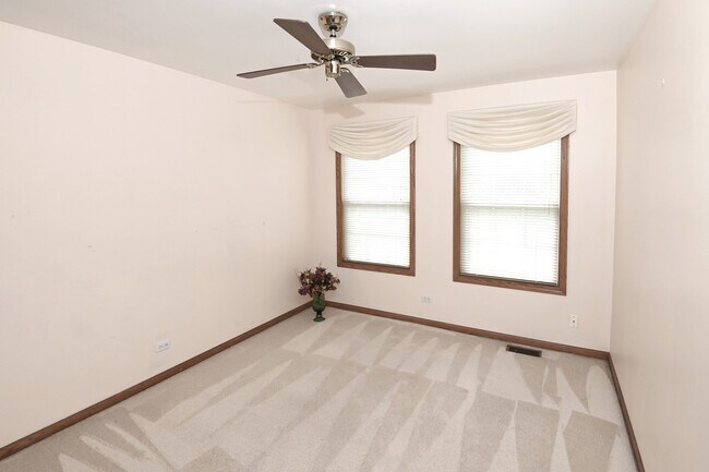 Building Photo - 162 Sherwood Ct