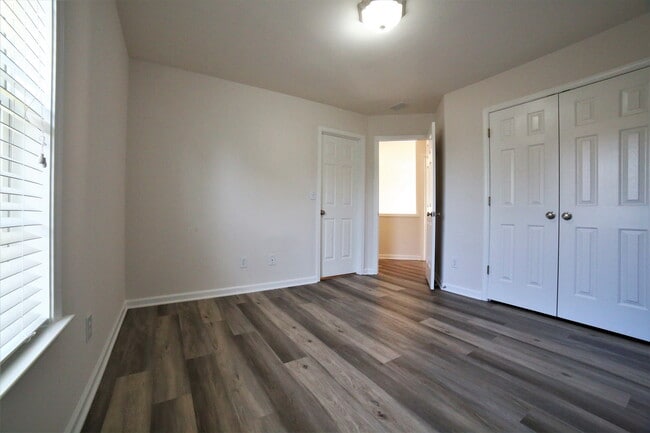 Building Photo - 8305 Grenadier Trl