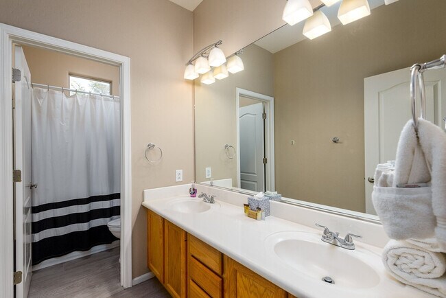 Building Photo - 6417 E Marilyn Rd