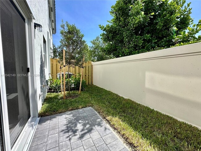 Building Photo - 114 SW 184th Ave