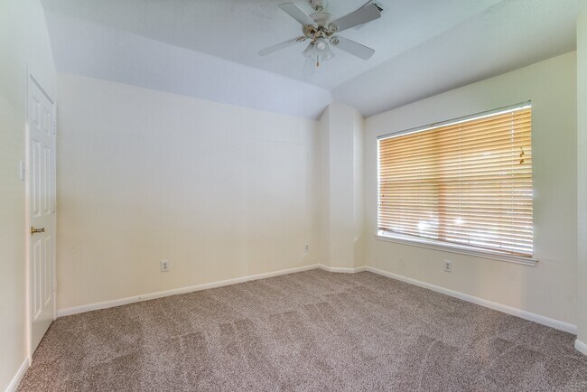 Building Photo - 17143 Summer Hollow Dr