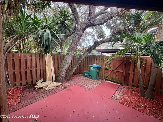 Building Photo - 8789 Live Oak Ct