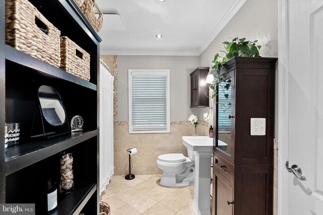 Building Photo - 521 S. Nursery Ave.