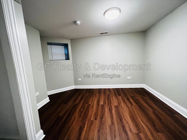 Building Photo - 3739 W Shakespeare Ave