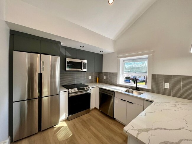 Building Photo - 58 Caldwell St