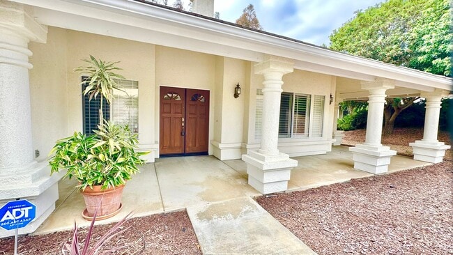 Building Photo - Wonderful Single Story Home, Quiet Neighbo...