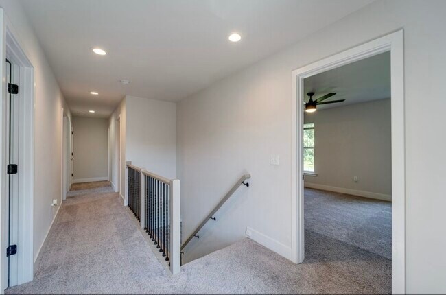 Building Photo - 7 Limox Ln