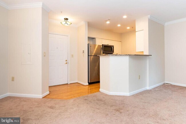 Building Photo - 2204 Westcourt Ln