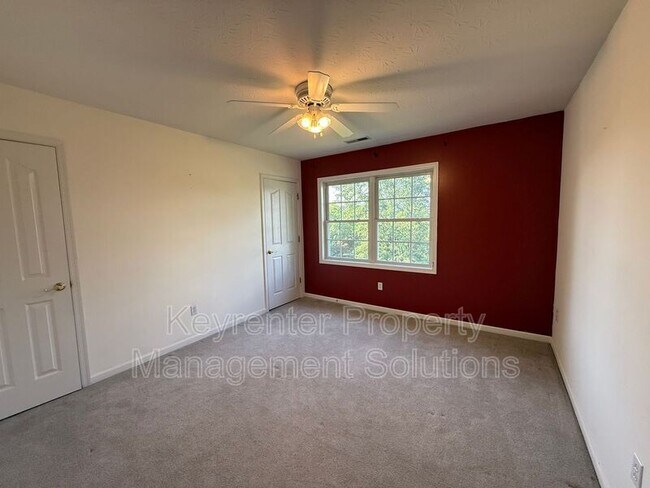Building Photo - 104 Buckingham Pl
