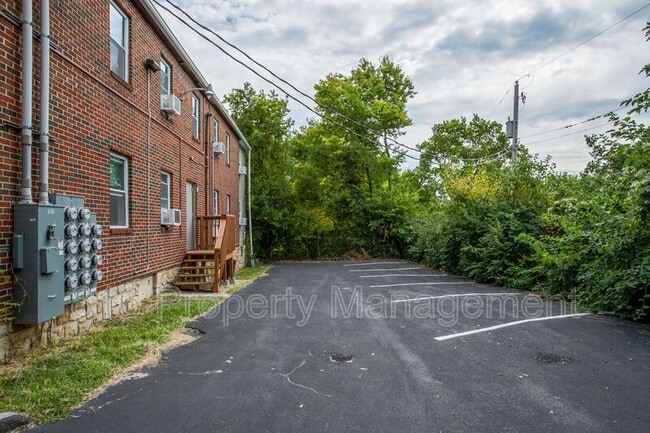 Building Photo - 1613 Everett Ave