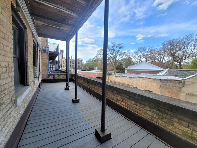 Building Photo - 735 Judson Ave