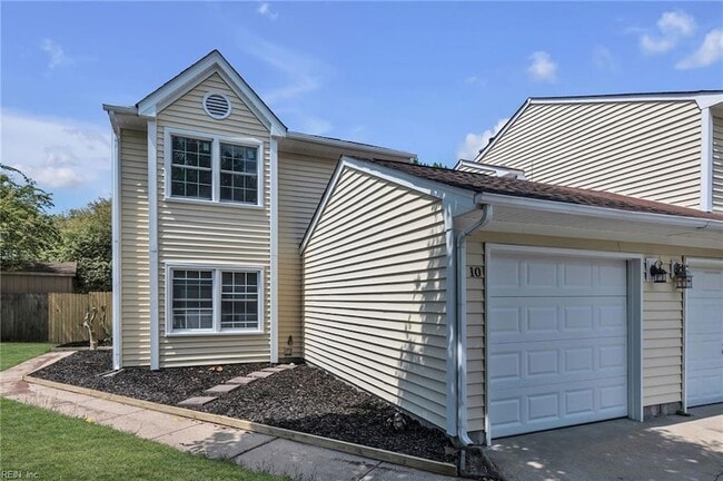 Building Photo - 10 Warwick Cir