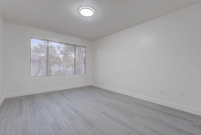 Building Photo - 3060 Tarpon